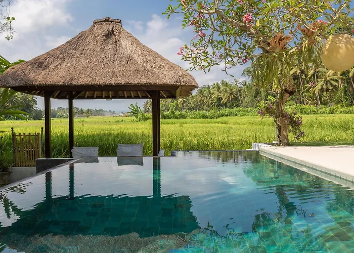 New Moon Villa *